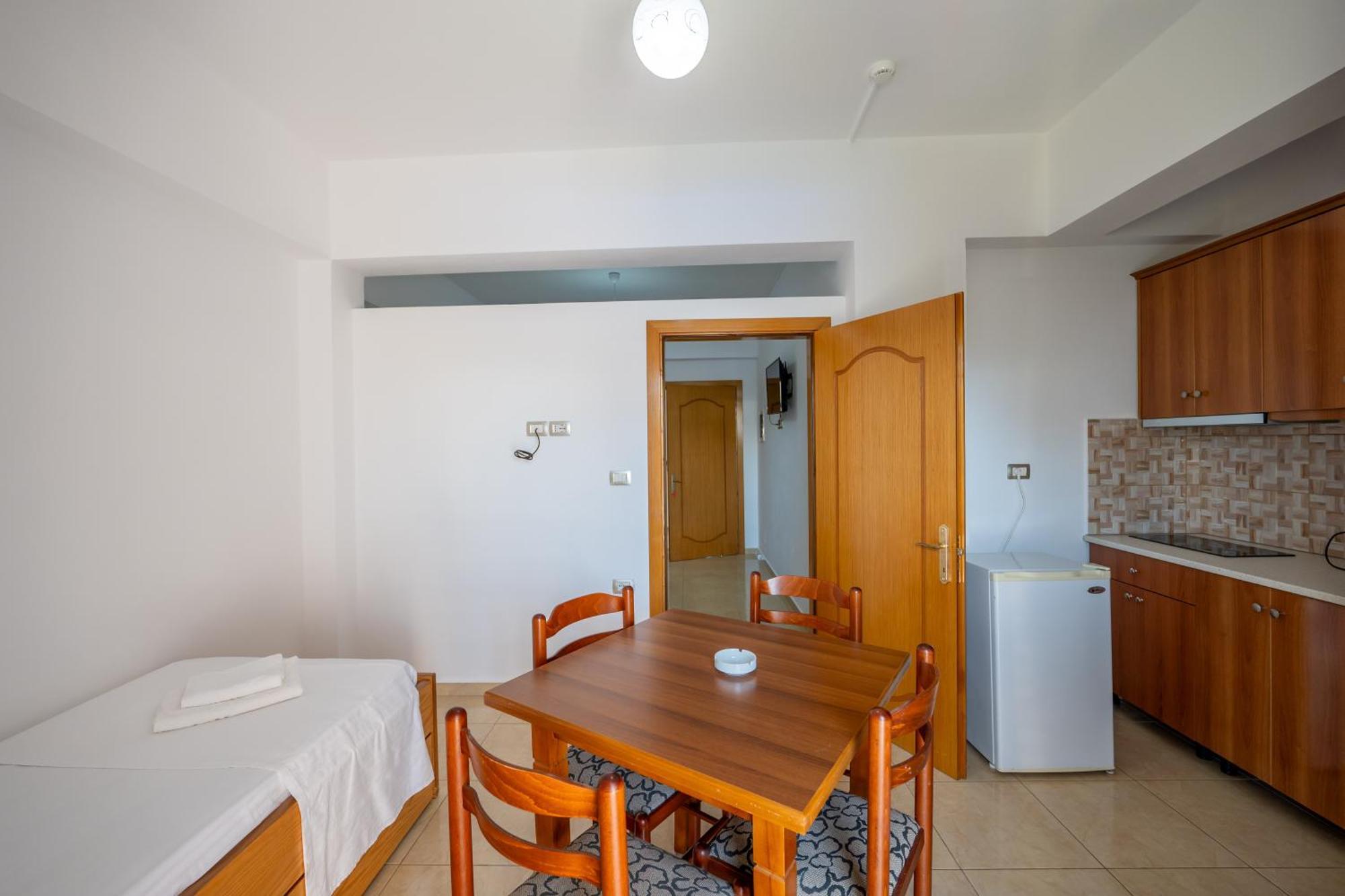Aleksander Aparthotel Ksamil Exterior photo
